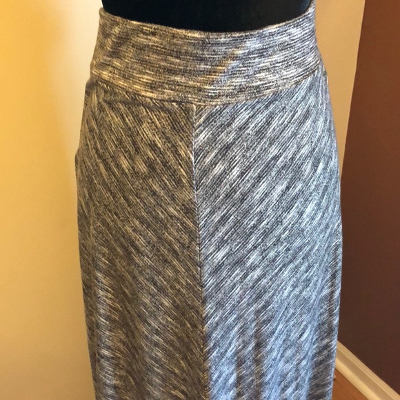 NWT Med skirt by “Lou & Grey” beautiful!! - Picture 3 of 8
